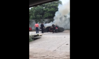 Usuarios grabaron con su móvil violentas escenas del incidente.(Foto captura de pantalla video Facebook/LDHNoticias).