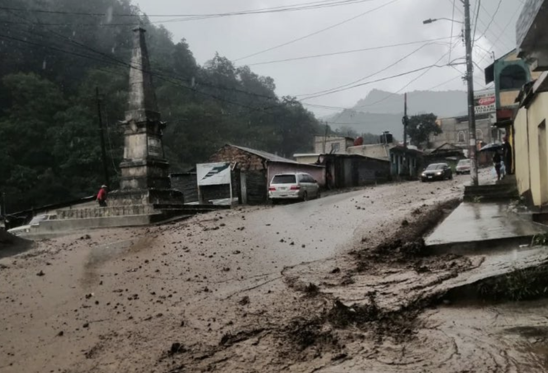 Quetzaltenango se vio afectado por las fuertes lluvias que cayeron sobre el país la semana pasada. (Foto Prensa Libre: Conred)