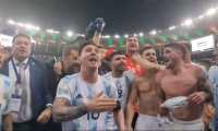 Leo Messi impidió que Rodrigo de Paul se burlara de Brasil en el Marcaná después de haberse coronado en la Copa América. Foto Prensa Libre: Captura de pantalla.