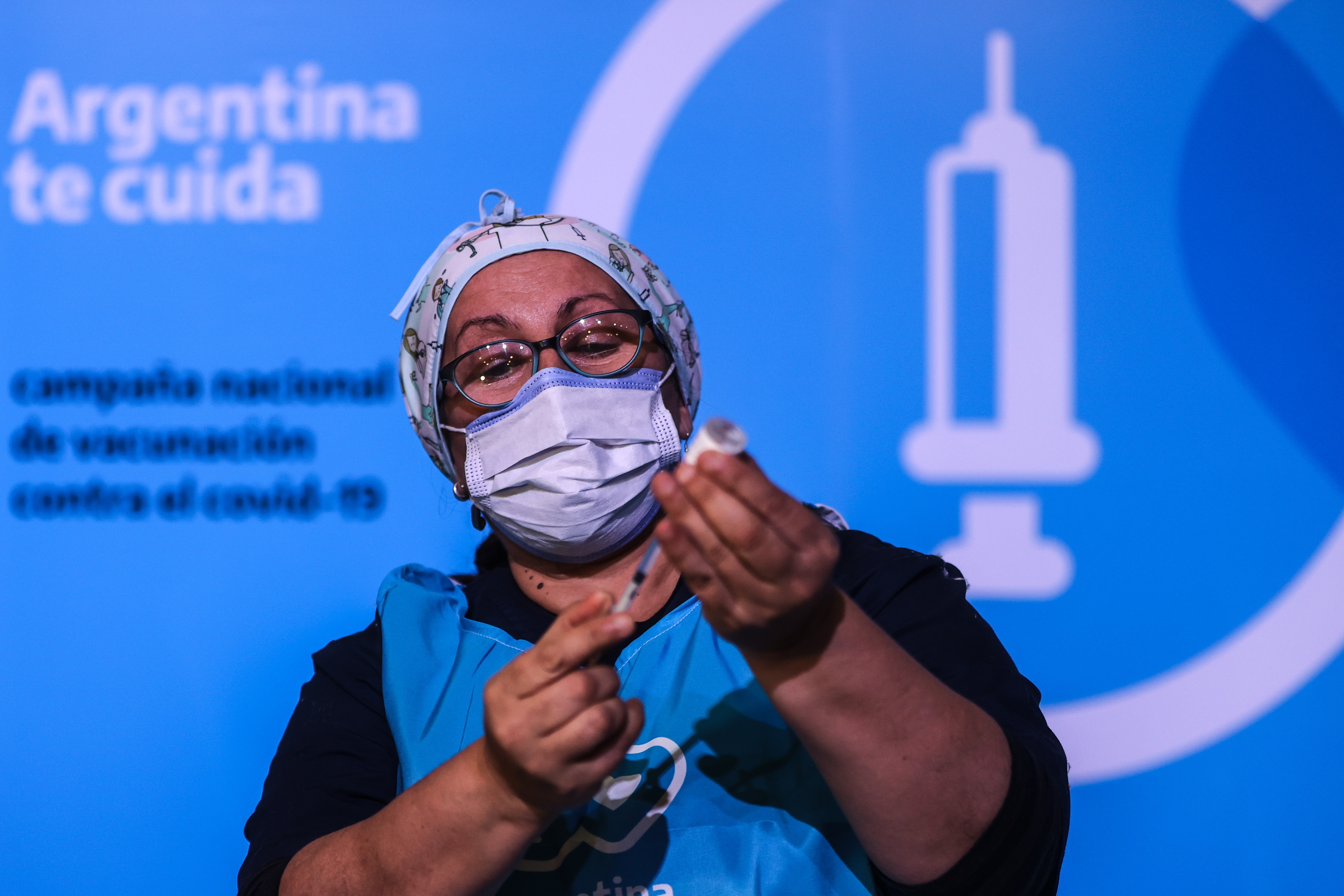
Argentina acelera su proceso de vacunación y exige a Rusia la entrega de la vacuna Sputnik V. (Foto Prensa Libre: EFE)
