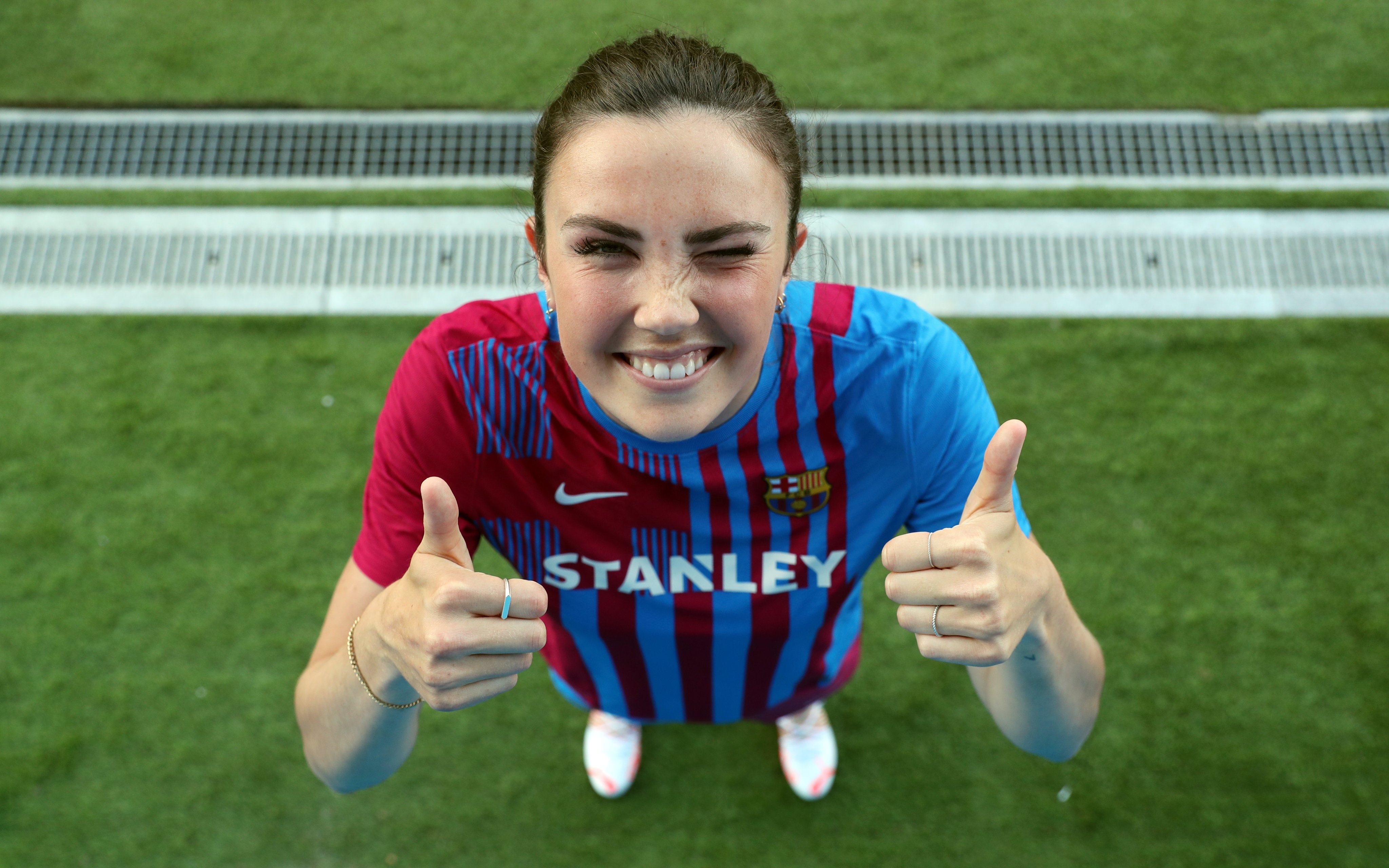Irene Paredes, capitana de España, durante su presentación en el FC Barcelona. (Foto Prensa Libre: Twitter)