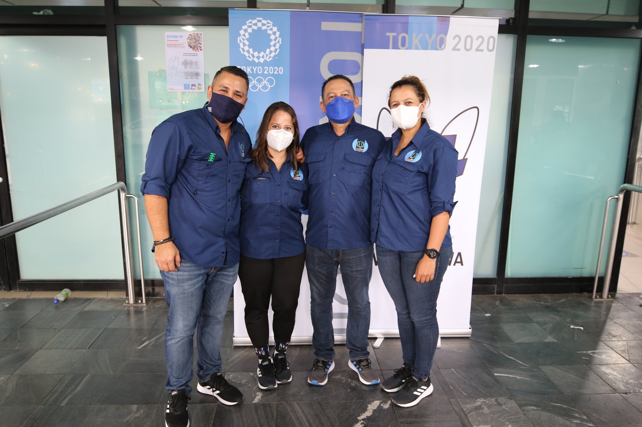 Juan Ramón Schaeffer,, Adriana Ruano y Waleska Soto,  junto a su entrenador Pedro Zayas, viajaron a Italia. (Foto cortesía COG)
