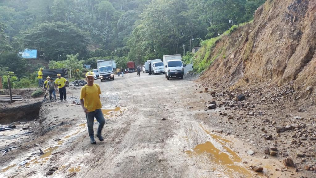 En las últimas horas se registraron fuertes lluvias en varias localidades del país, como en La Unión, Zacapa. (Foto Prensa Libre: Conred)