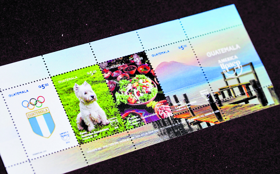 Pliego de sellos conmemorativos por los cuatro años en que no se imprimieron emisiones postales. Foto: Juan Diego González