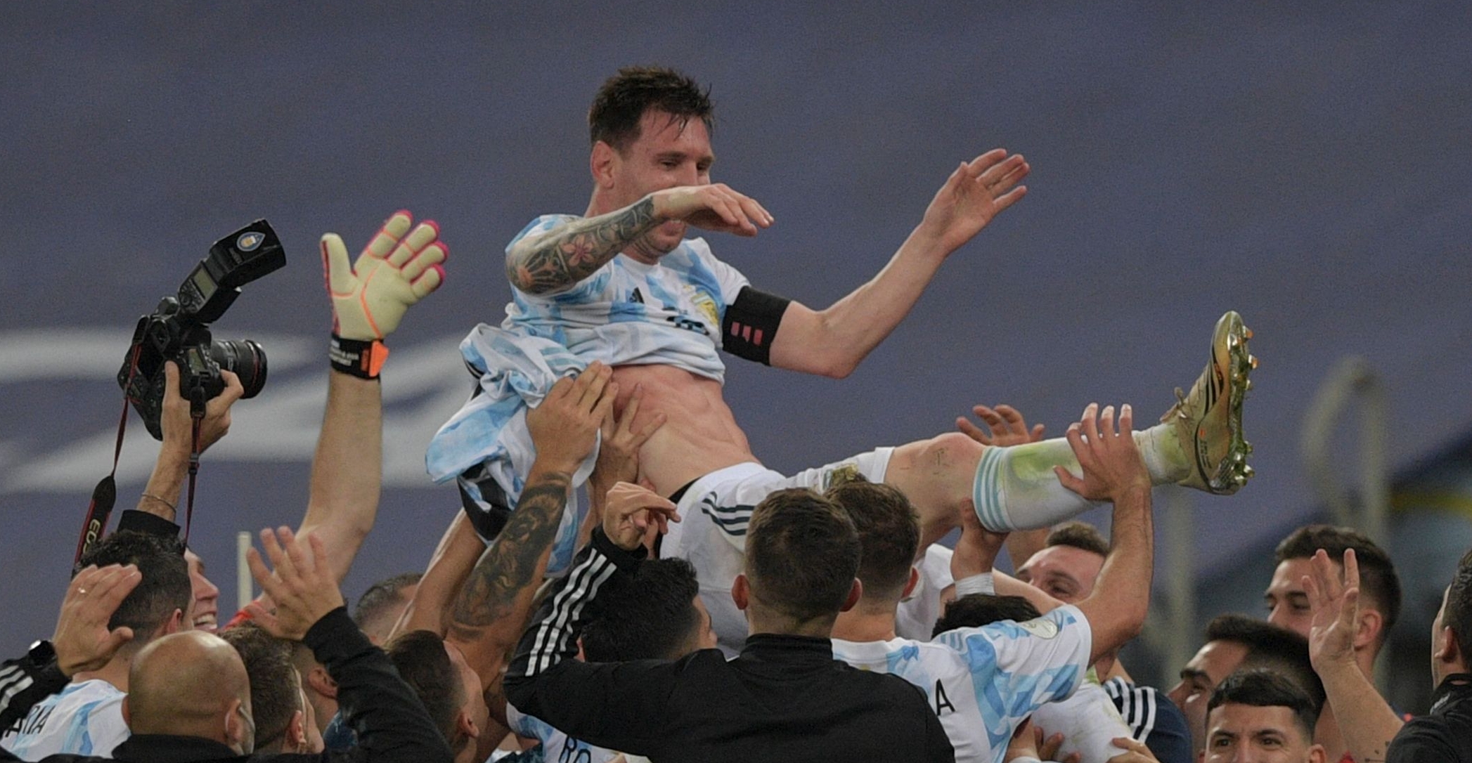 Los jugadores de Argentina celebran el título de la Copa América. (Foto Prensa Libre: AFP)