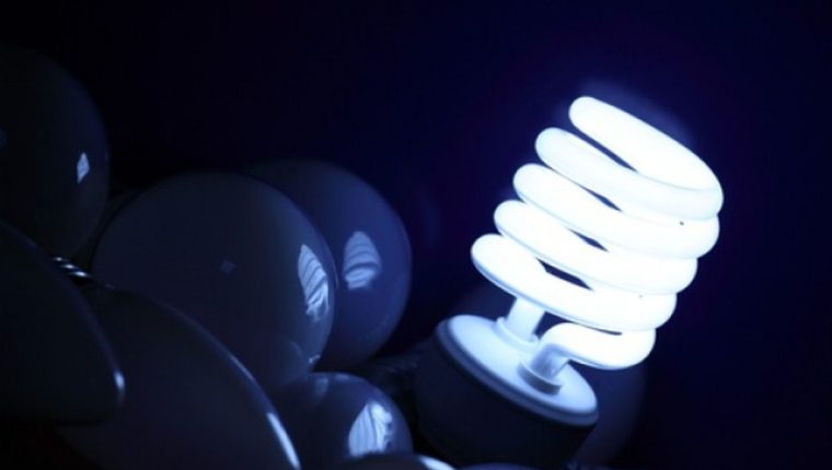 El consumo de energía ha tenido un comportamiento variable según el sector, pero el consumo total del país creció en el primer semestre. (Foto, Prensa Libre: Hemeroteca PL).