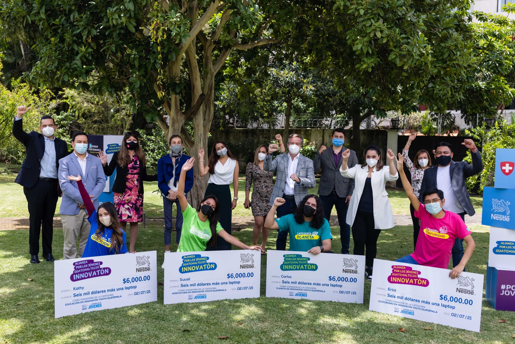 Nestlé y Alianza por los jóvenes premió a los cuatro guatemaltecos que estarán en la final regional de Innovatón2021. Foto Prensa Libre: Cortesía.