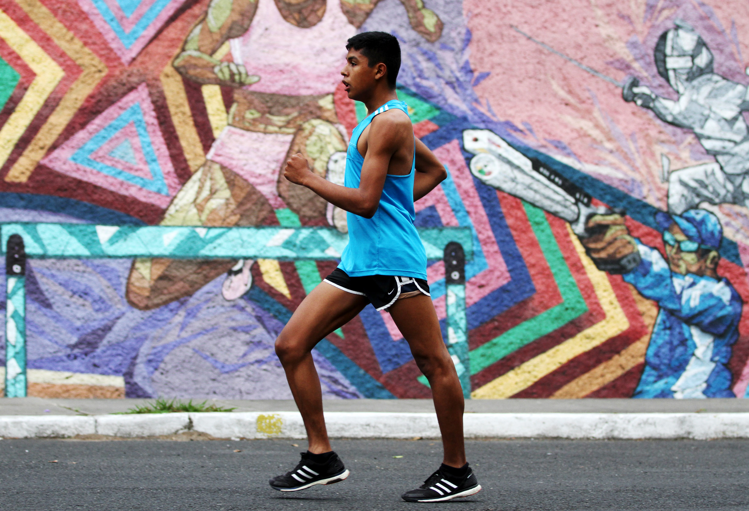 Con apenas 21 años, José Ortiz se ha ganado un lugar en la élite de la marcha guatemalteca, basado en su esfuerzo y grandes resultados. Foto Prensa Libre: COG.
