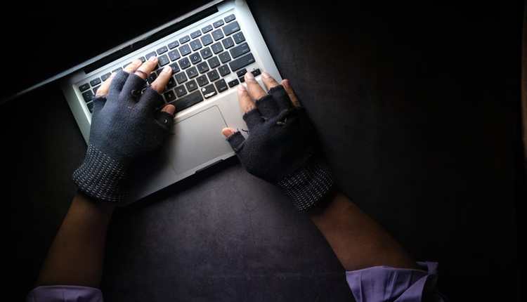 Las redes sociales son utilizadas por delincuentes para estafar a personas con familiares en el extranjero, según una advertencia del Ministerio Público. (Foto Prensa Libre: Unsplash)