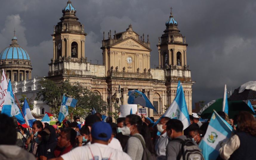 El jueves 29 de julio guatemaltecos se manifestaron por la destitución de Juan Francisco Sandoval. (Foto Prensa Libre: Fernando Cabrera)