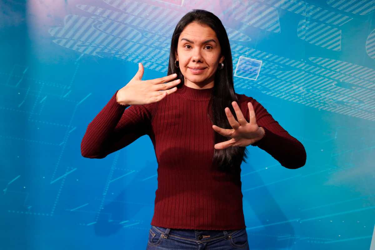 La demanda de intérpretes de lengua de señas, debidamente capacitados y con la aceptación de la comunidad sorda  es escasa en el país. (Foto Prensa Libre, Esbin García)