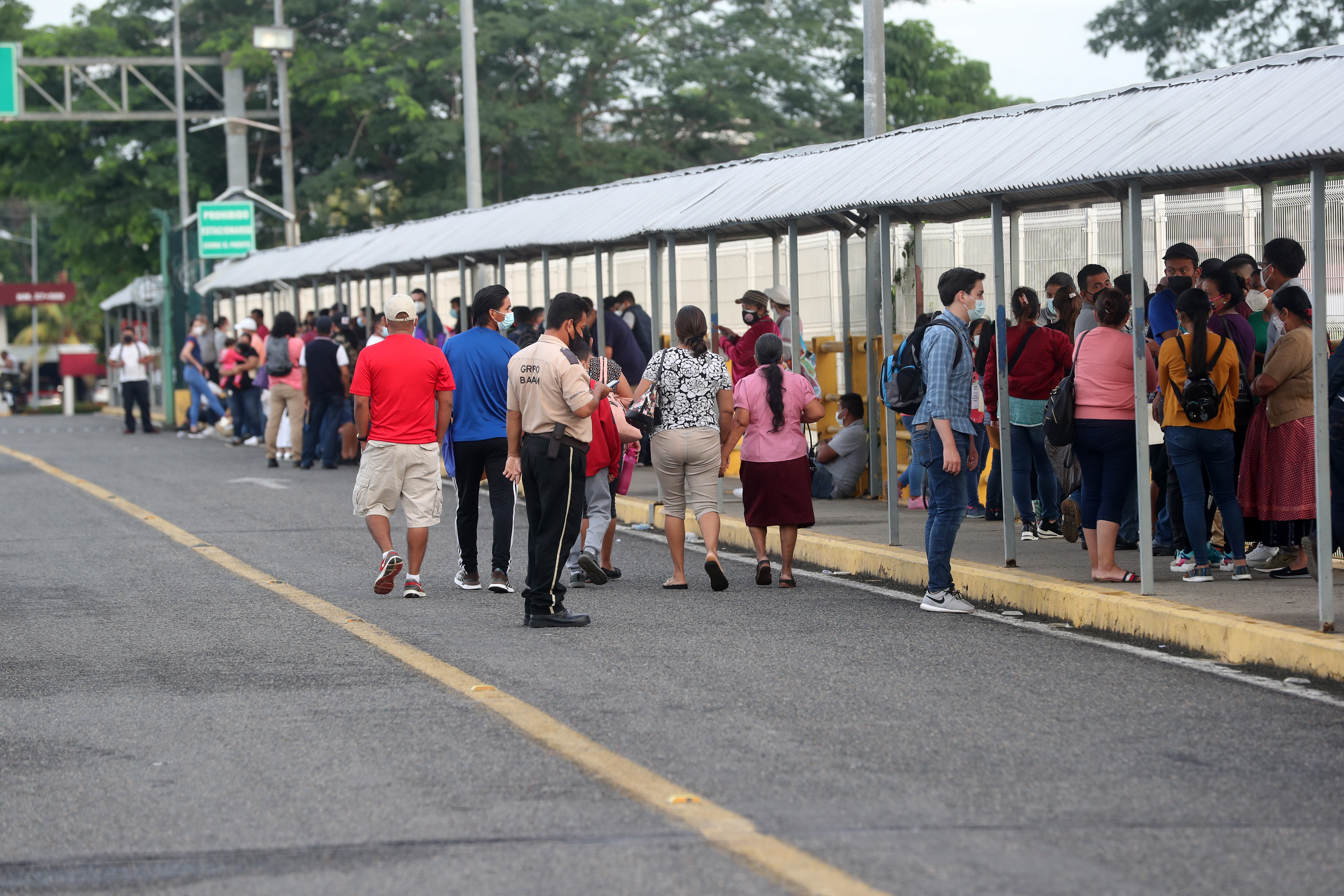 Guatemaltecos viajan a Tapachula para ser vacunados contra el covid-19. (Foto Prensa Libre: Hemeroteca PL)