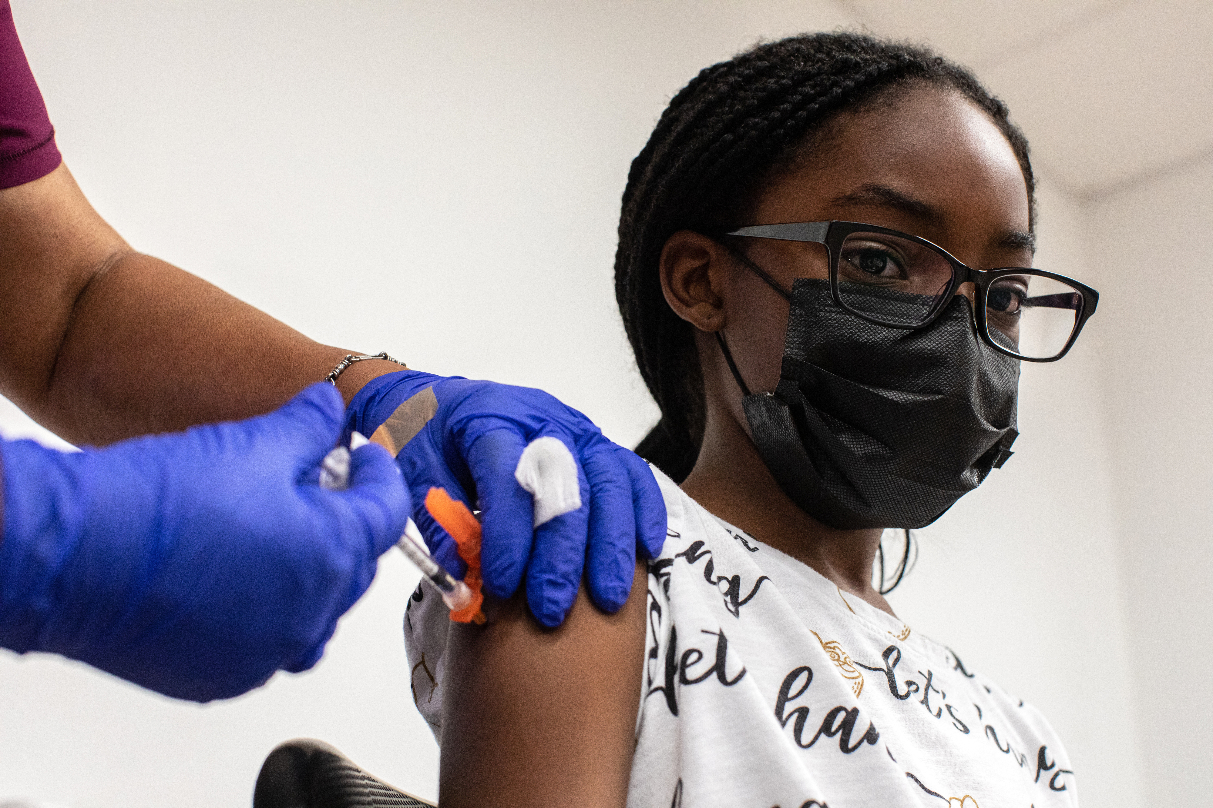 Opinión: ¿Es un riesgo que los jóvenes reciban la vacuna contra el coronavirus?