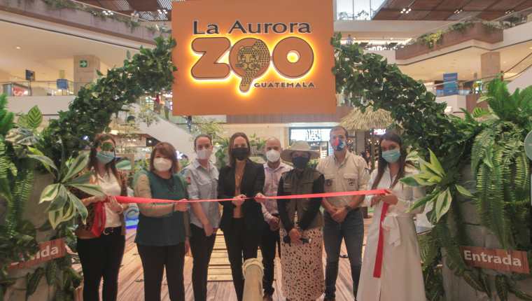 Directivos de Miraflores, y el Zoológico La Aurora junto a patrocinadores inauguraron esta área interactiva. Foto Prensa Libre: Norvin Mendoza.