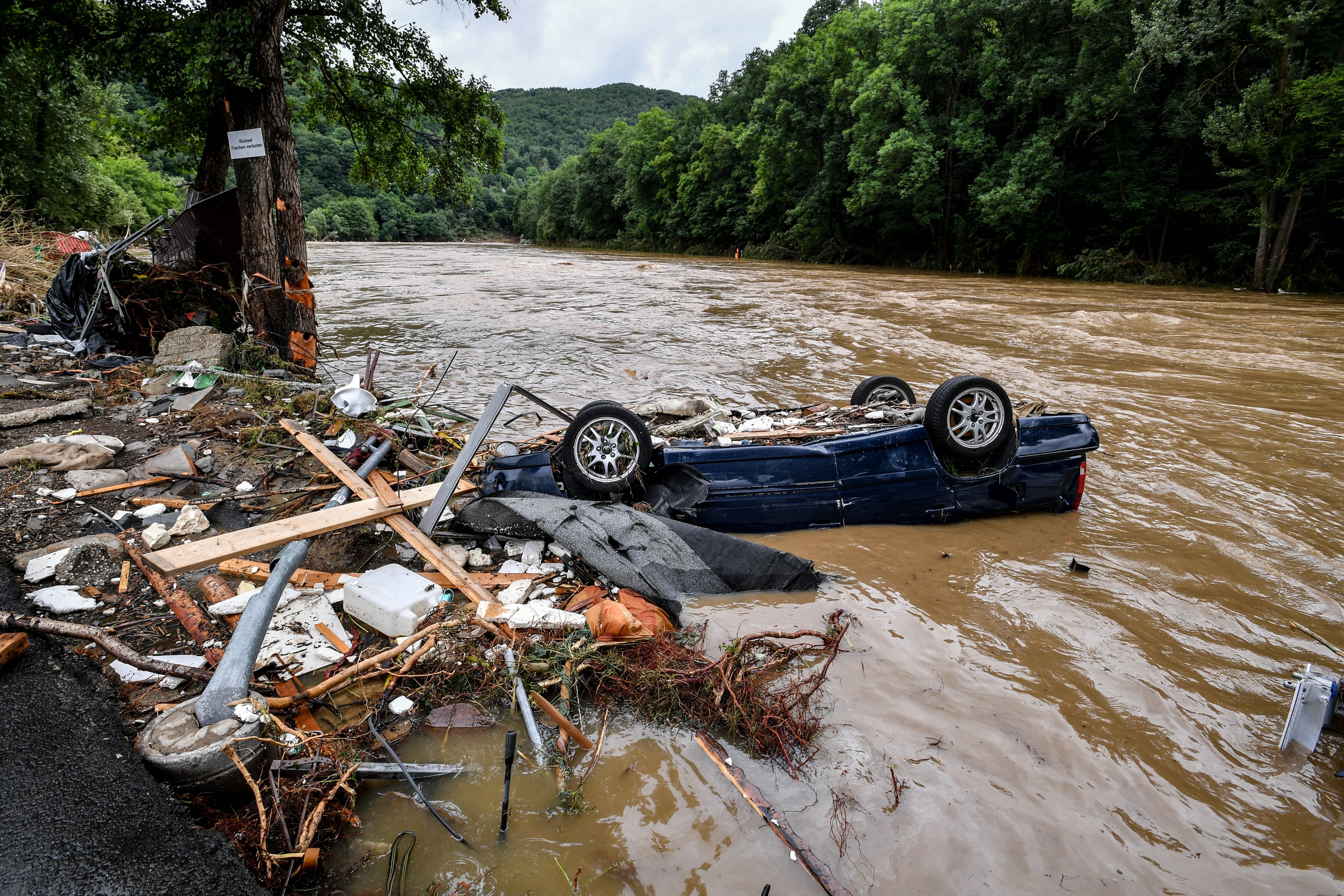 Schuld (Germany), 15/07/2021.- A destroyed car lies in the Ahr river after heavy flooding in Schuld, Germany, 15 July 2021. Large parts of Western Germany were hit by heavy, continuous rain in the night to 15 July resulting in local flash floods that destroyed buildings and swept away cars. (Inundaciones, Alemania) EFE/EPA/SASCHA STEINBACH