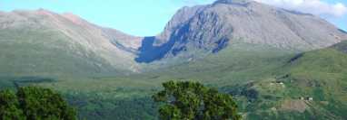 Ben Nevis en Escocia, el pico más alto de Gran Bretaña, es popular y conocido por su terreno traicionero. (Thincat) 