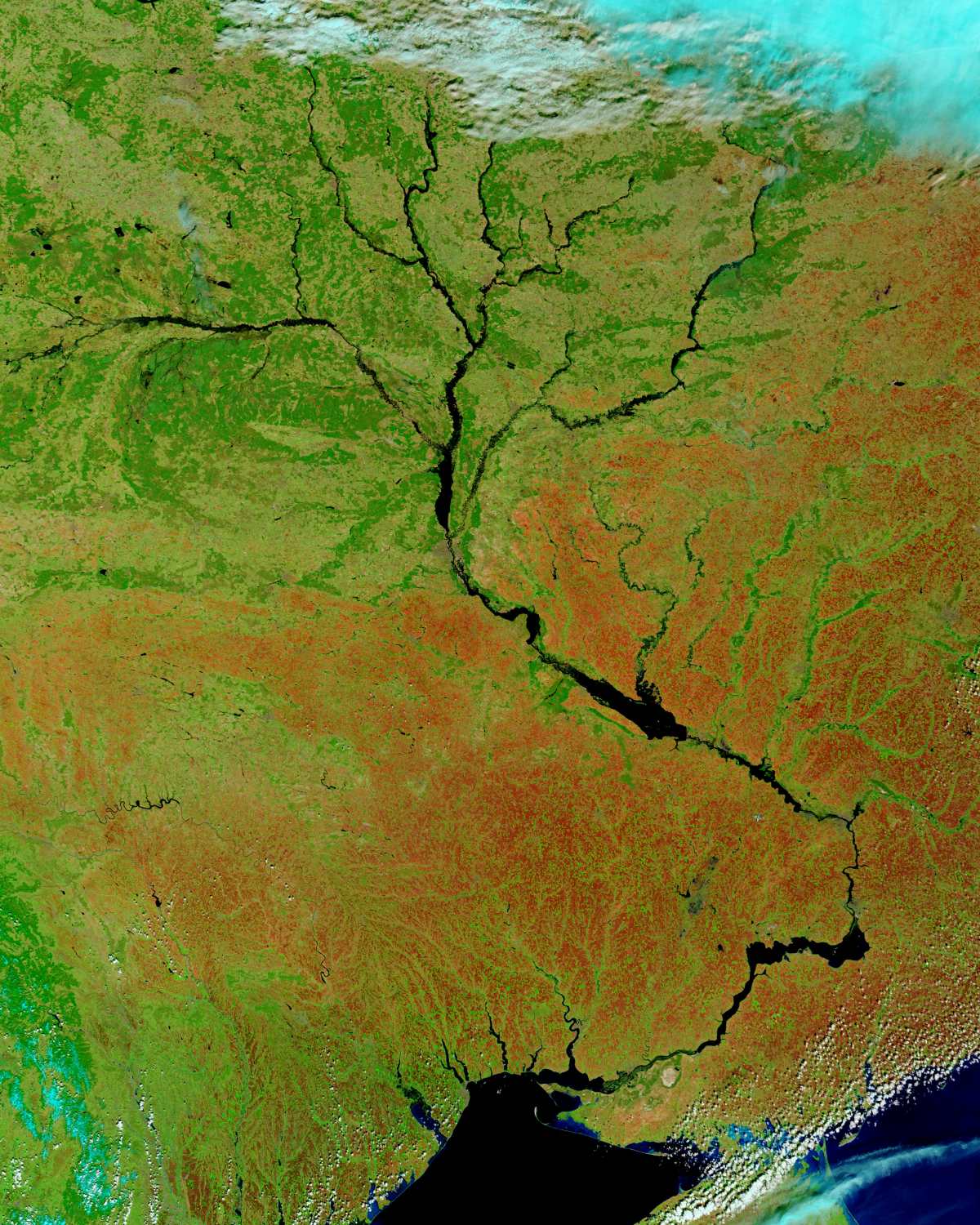  Una imagen satelital de Ucrania central. El cráter Boltysh se ubica al sur del Río Dniéper. (NASA) 