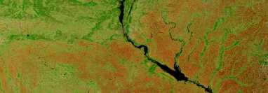  Una imagen satelital de Ucrania central. El cráter Boltysh se ubica al sur del Río Dniéper. (NASA) 