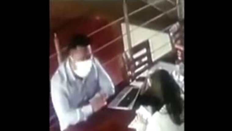 En falsa entrevista de trabajo un sujeto roba una computadora y un celular en Perú. (Foto Prensa Libre: Tomada de El Comercio) 