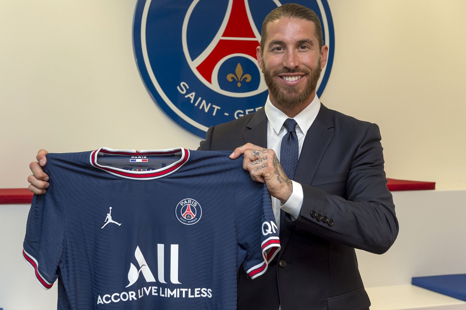 Sergio Ramos es la nueva estrella del futbol francés. (Foto Prensa Libre: PSG)