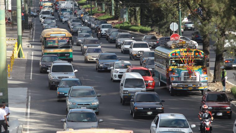 PMT advierte multas por impago del impuesto de circulación. (Foto Prensa Libre: Hemeroteca PL)