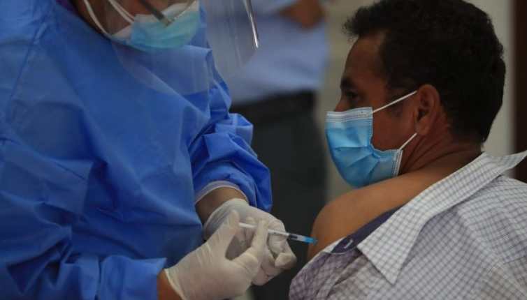 Guatemala avanza en el proceso de vacunación contra el covid-19. (Foto Prensa Libre: Carlos Hernández)

