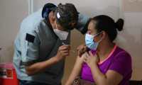 El proceso de vacunación avanza lento en Guatemala. (Foto Prensa Libre: Érick Ávila)