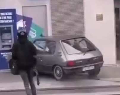 Asalto frustrado: ladrones intentan robar cajero automático y terminan escapando con las manos vacías