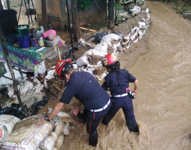 Inundaciones en aldea Agua Salobrega, El Progreso. (Foto Prensa Libre: Conred)