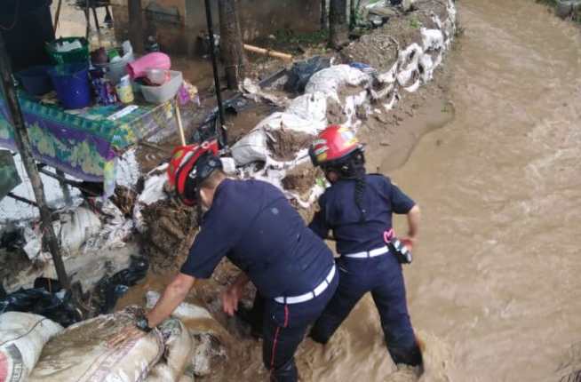 Inundaciones en aldea Agua Salobrega, El Progreso. (Foto Prensa Libre: Conred)