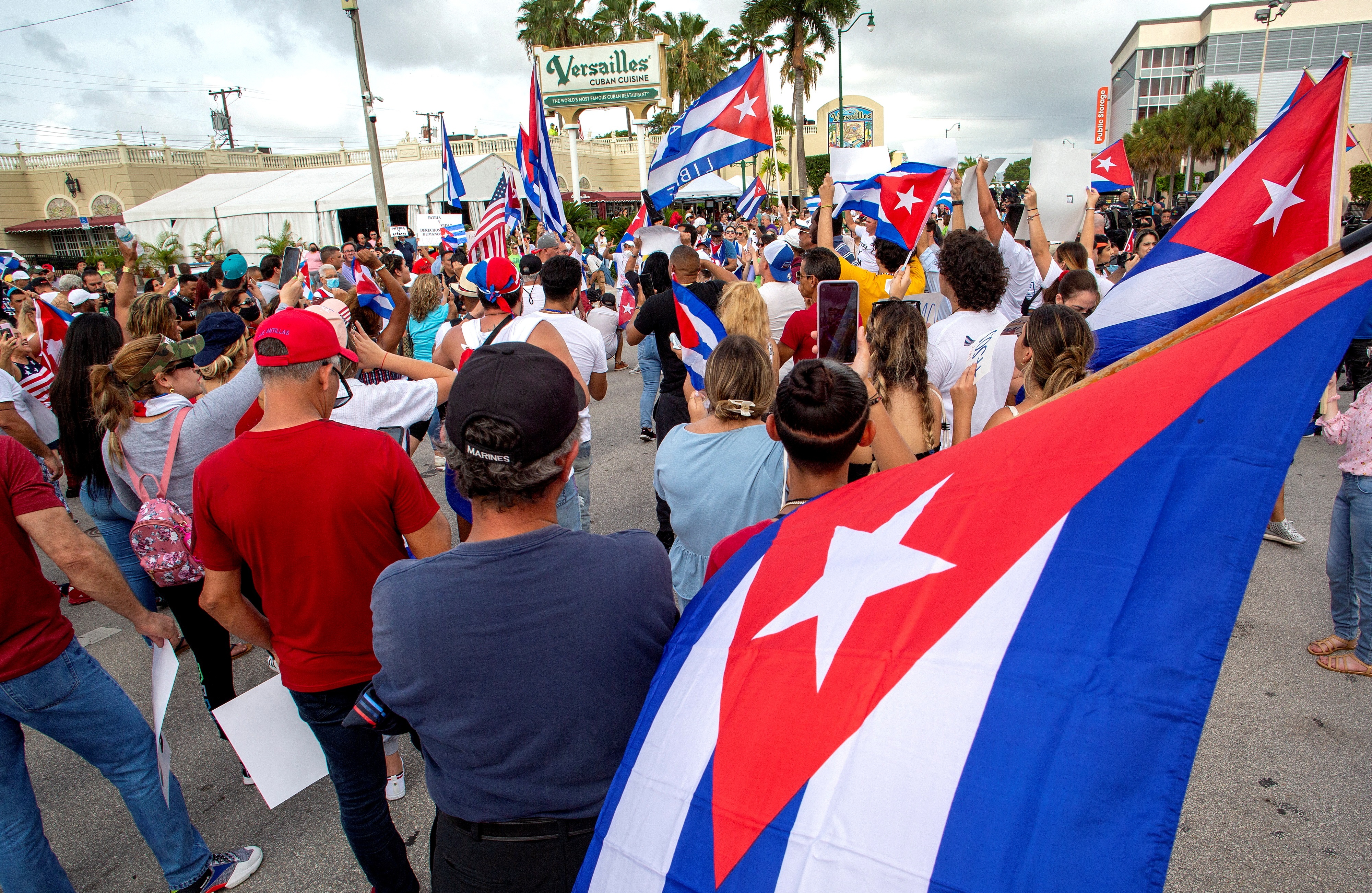 Las protestas en Cuba se intensifican y los ciudadanos muestran incertidumbre. (Foto Prensa Libre: EFE)