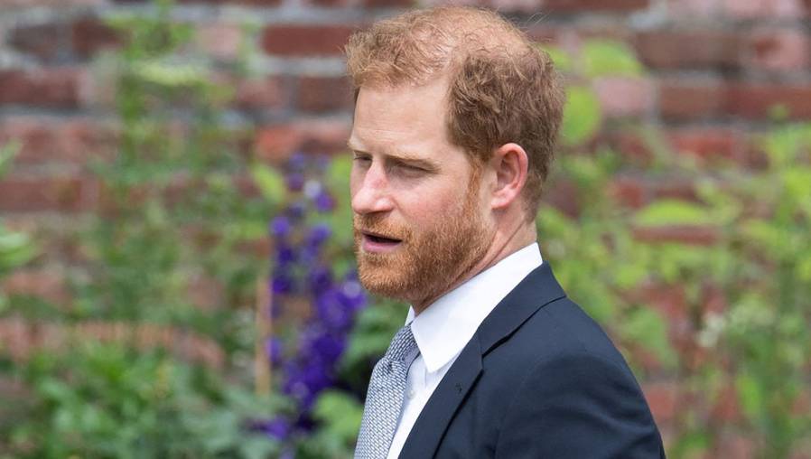 ¿Nueva “bomba” en la familia real británica? El príncipe Harry confirma que publicará libro con sus memorias