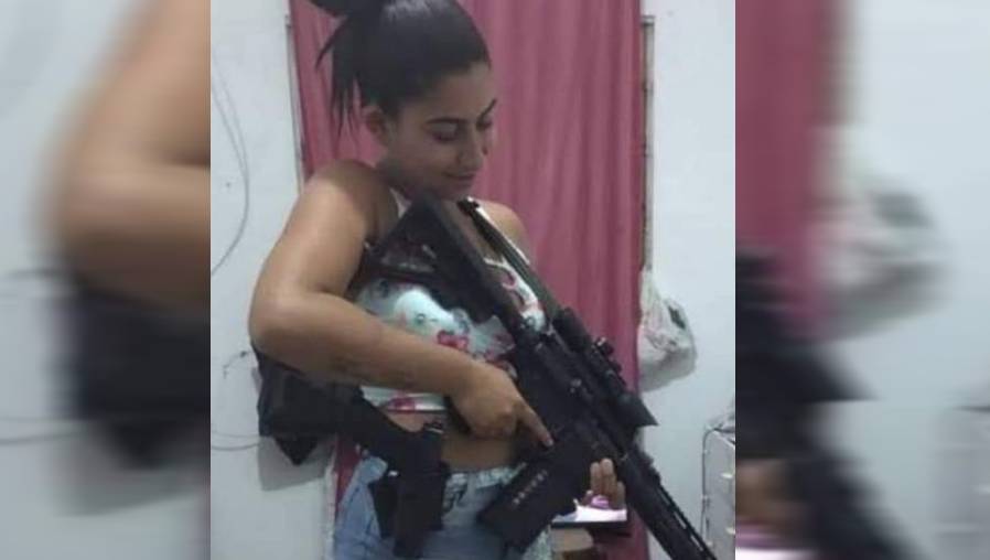 Rayane Cardozo da Silveira, conocida como “Hello Kitty” y una de las narcotraficantes más buscadas de Río de Janeiro, falleció el durante una operación policial. (Foto Prensa Libre: Twitter)