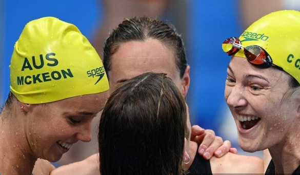 El cuarteto australiano celebra la victoria. Foto Prensa Libre (AFP)
