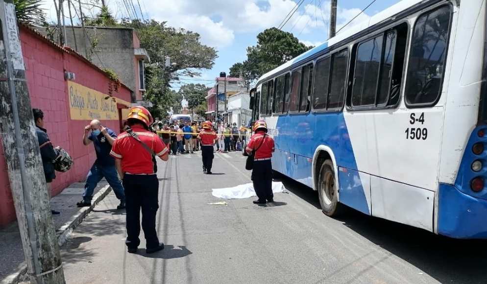 Dos personas fallecidas y una herida es el saldo de tres ataques armados que ocurrieron al mediodía de este sábado. (Foto: Bomberos Municipales) 