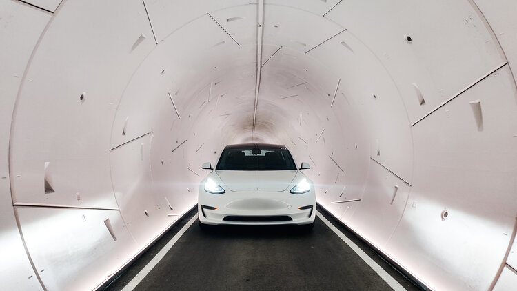 The Loop, es el sistema capaz de transportar a más de 4 mil personas por hora en una serie de automóviles eléctricos Tesla. (Foto Prensa Libre:  Tomada de boringcompany.com)