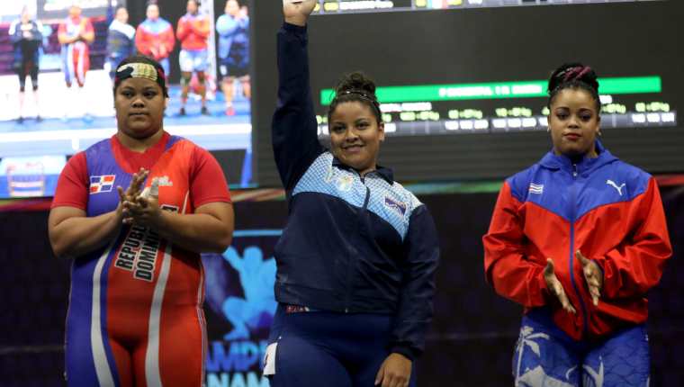 Scarleth Ucelo, centro, es parte de la delegación de Guatemala que estará en los Juegos Olímpicos de Tokio 2020. (Foto COG).