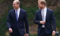 Britain's Prince William, Duke of Cambridge, (L) and Britain's Prince Harry, Duke of Sussex, arrive for the unveiling of a statue of their mother, Princess Diana at The Sunken Garden in Kensington Palace, London on July 1, 2021, which would have been her 60th birthday. - Princes William and Harry set aside their differences on Thursday to unveil a new statue of their mother, Princess Diana, on what would have been her 60th birthday. (Photo by Yui Mok / POOL / AFP)