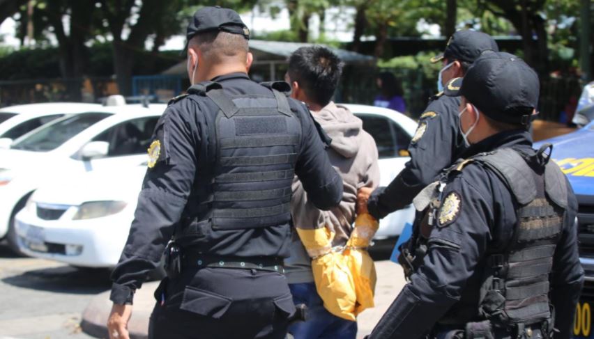 Capturan a presuntos pandilleros tras persecución policial en Villa Nueva