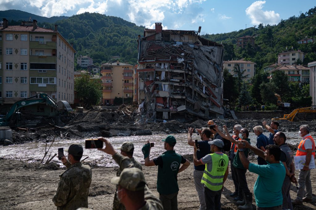 Impactantes imágenes: Así fueron las inundaciones en Turquía que han dejado al menos 62 muertos 