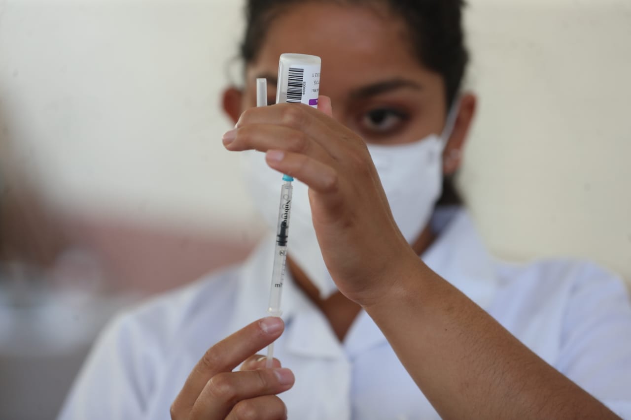 La ministra de Salud, Amelia Flores, dijo que buscan extender la vacunación hasta mayores de 18 años. (Foto: Hemeroteca PL)