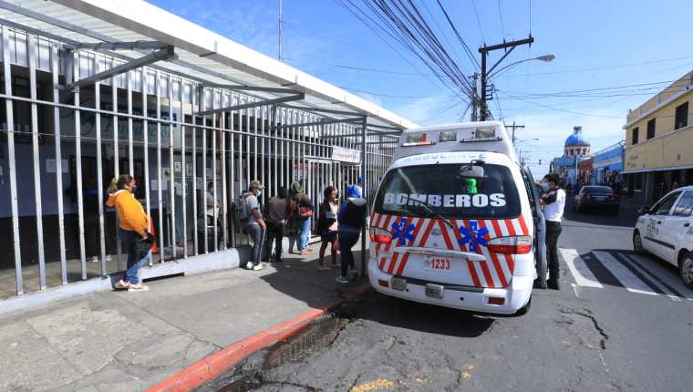 El alza de contagios ha causado que los hospitales se desborden. (Foto Prensa Libre: Juan Diego González)