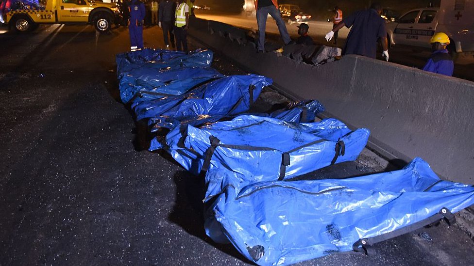 Existe un debate en Nigeria por los cuerpos enviados a las morgues del país. AFP