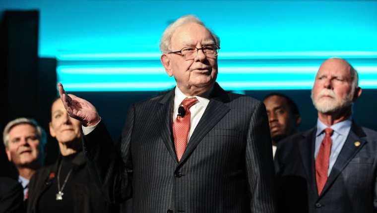 En marzo de 2021, el patrimonio neto de Warren Buffett había superado los US$100 mil millones.