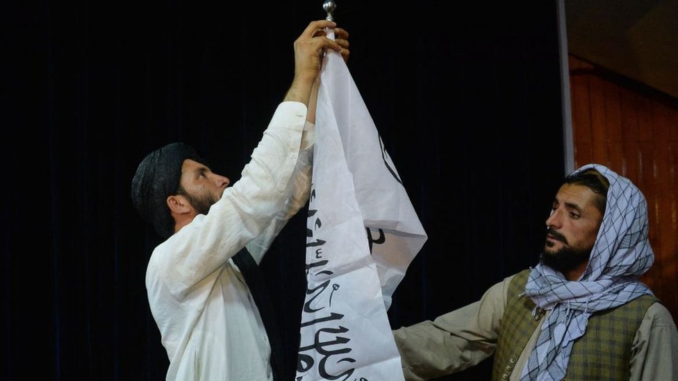 Qué significa que el Talibán defina a Afganistán como un Emirato Islámico