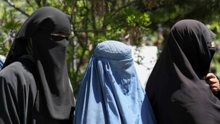 Los talibanes recomendaron a las mujeres quedarse en casa. (REUTERS)