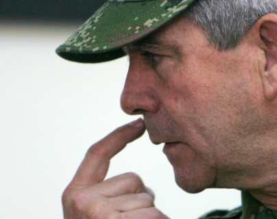 Quién es Mario Montoya, el general colombiano imputado por 104 homicidios de “falsos positivos” (y protagonista clave de la guerra en Colombia)