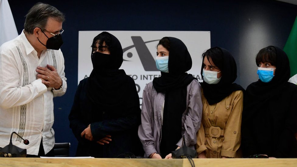 Afganistán: las “Soñadoras afganas”, el equipo adolescente de robótica que recibió asilo en México