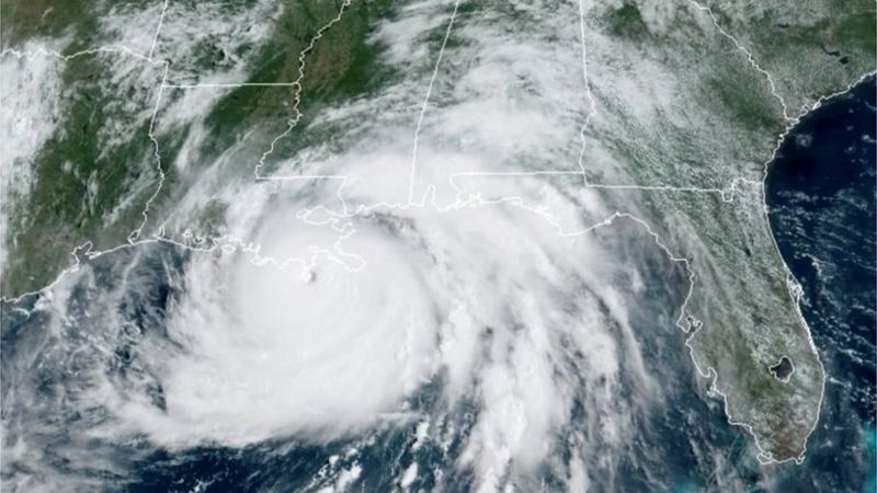 “Encuentre el ambiente más seguro de su casa y quédese ahí hasta que la tempestad haya pasado”: el mensaje del gobernador del estado de Luisiana tras la llegada del fuerte huracán Ida