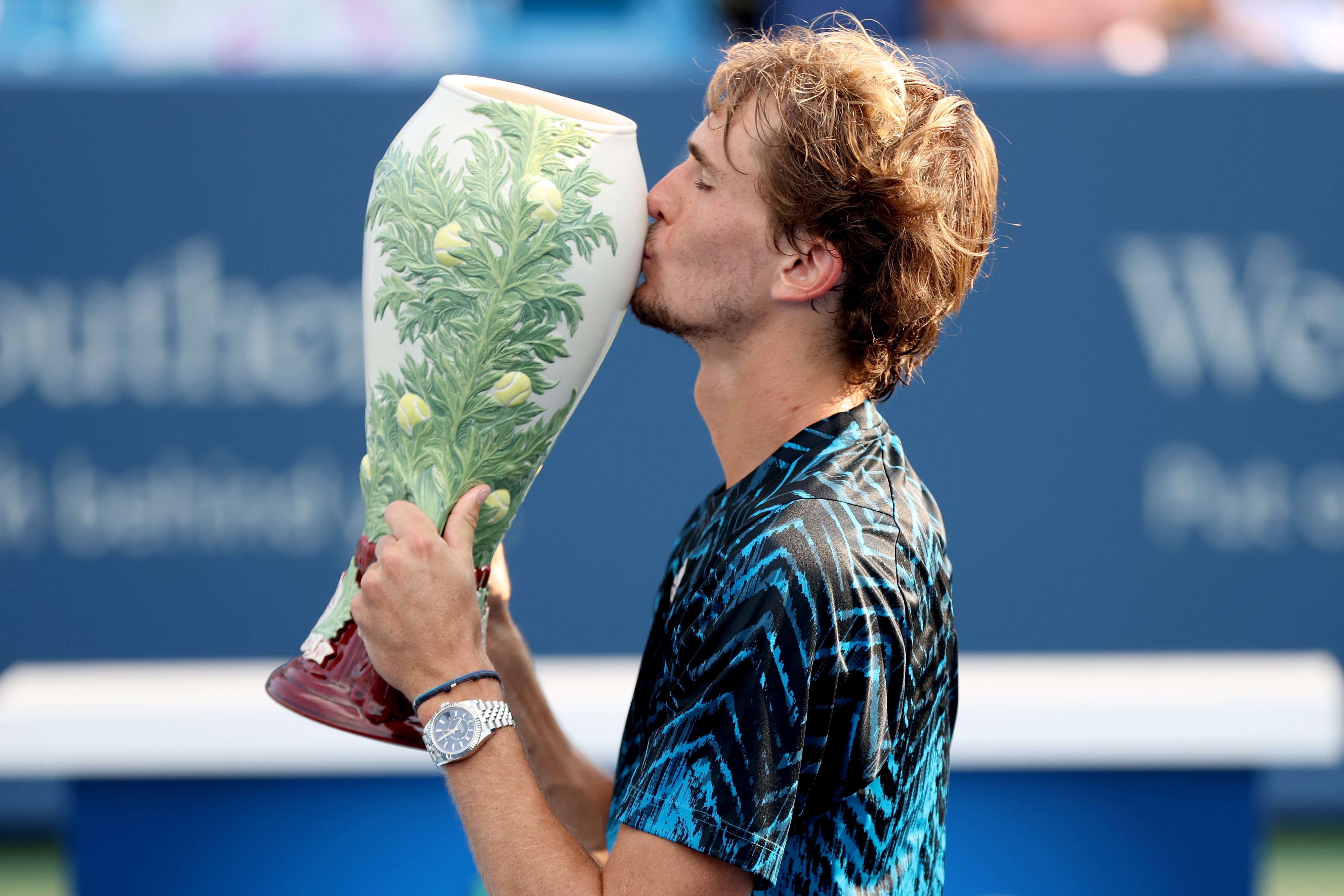 MASON, OHIO - AUGUST 22: Alexander Zverev of Germany poses with the winner's trophy after defeating Andrey Rublev of Russia during the final of the Western & Southern Open at Lindner Family Tennis Center on August 22, 2021 in Mason, Ohio. Matthew Stockman/Getty Images/AFP == FOR NEWSPAPERS, INTERNET, TELCOS & TELEVISION USE ONLY ==